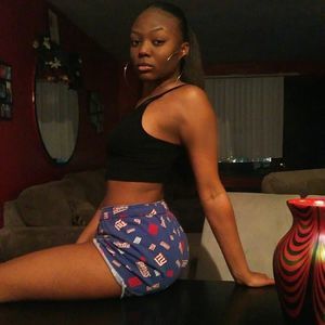 Meet your Posher, Yanna